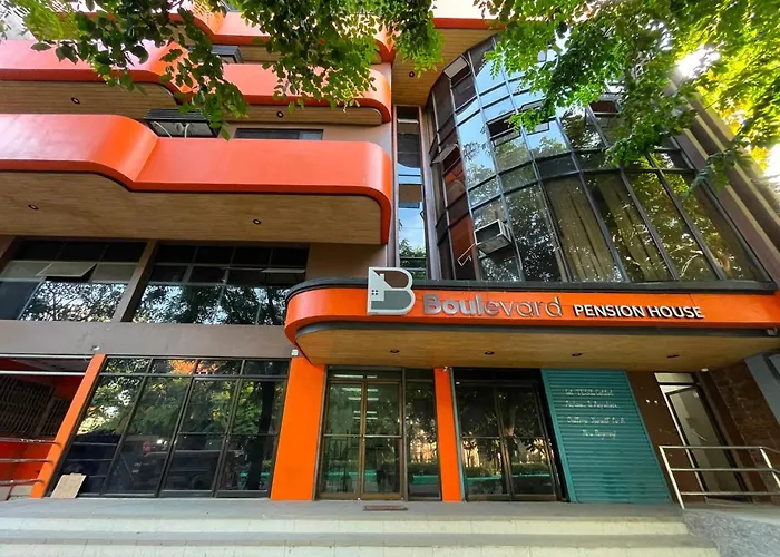 Oyo 982 Boulevard Pension House